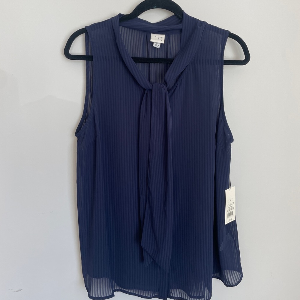 NWT TARGET Lightweight tie neck sleeveless blouse